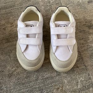 Veja toddler shoes 9.5